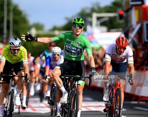 el-covid-pisa-fuerte-en-la-vuelta:-sam-bennett-abandona