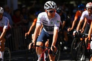 ineos-sufre-su-primera-baja-en-la-vuelta-antes-de-la-crono