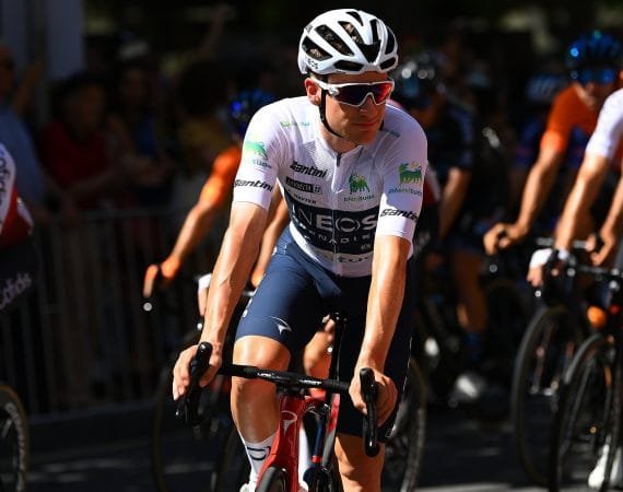 ineos-sufre-su-primera-baja-en-la-vuelta-antes-de-la-crono