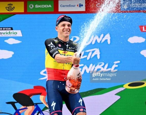 evenepoel:-“la-presion-ha-desaparecido-y-ahora-vamos-por-el-titulo”