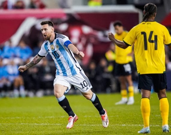 messi-juega-menos-de-medio-tiempo-y-marca-doblete-a-jamaica-en-3-minutos