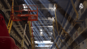 nuevo-sistema-del-estadio-del-real-madrid-guarda-el-cesped-de-la-cancha