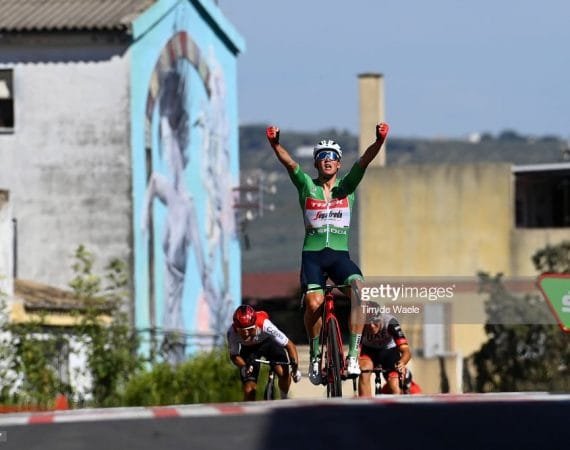mads-pedersen-concreta-una-merecida-victoria-en-un-dia-tranquilo-en-la-vuelta