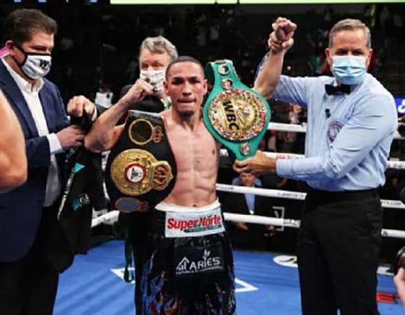 juan-francisco-“gallo”-estrada-se-impone-a-un-competitivo-argi-cortes-–-solo-boxeo