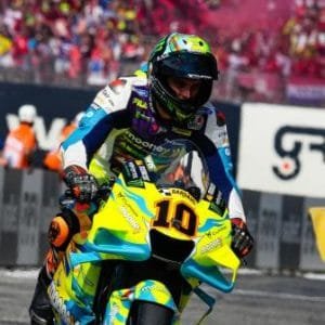 marini-salva-el-honor-del-mooney-vr46-al-acariciar-el-podio