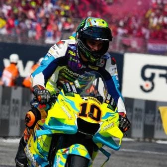 marini-salva-el-honor-del-mooney-vr46-al-acariciar-el-podio