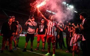 presentacion-de-leyenda-a-marcelo-en-olympiacos-con-bengalas-video