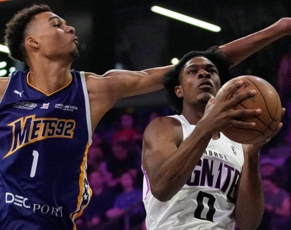 wembanyama-vs-scoot-henderson:-meten-65-puntos-y-9-triples-en-el-duelo-de-los-futuros-'unicornios'-de-la-nba