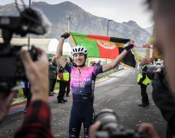 las-ciclistas-afganas-defienden-en-los-alpes-su-libertad-para-competir