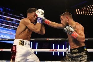 lomachenko-supera-a-ortiz-tras-volver-del-servicio-militar-en-ucrania