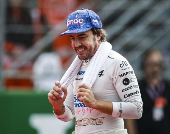 alonso-quiere-ayudar-a-aston-martin-mas-alla-de-sus-anos-como-piloto
